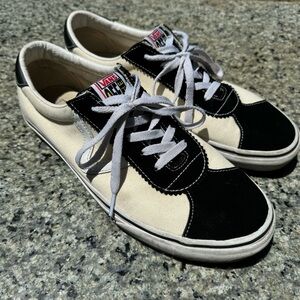 vans sport low in tuxedo color way